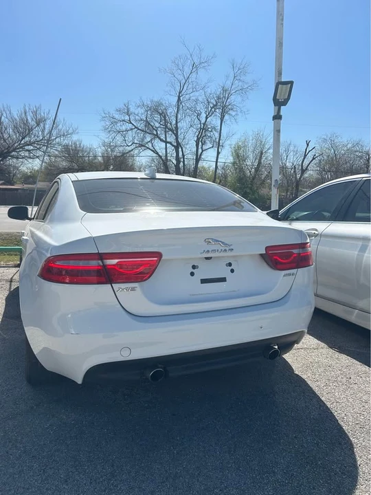 2017 Jaguar XE - Image 2 of 5