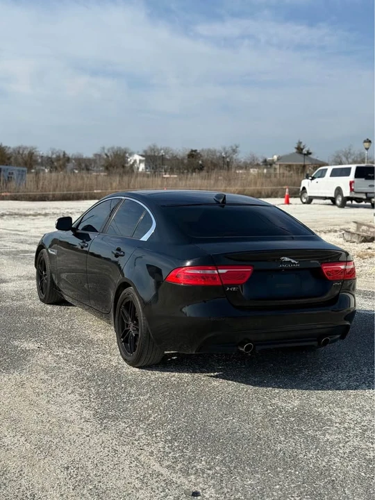 2017 Jaguar XE - Image 3 of 11