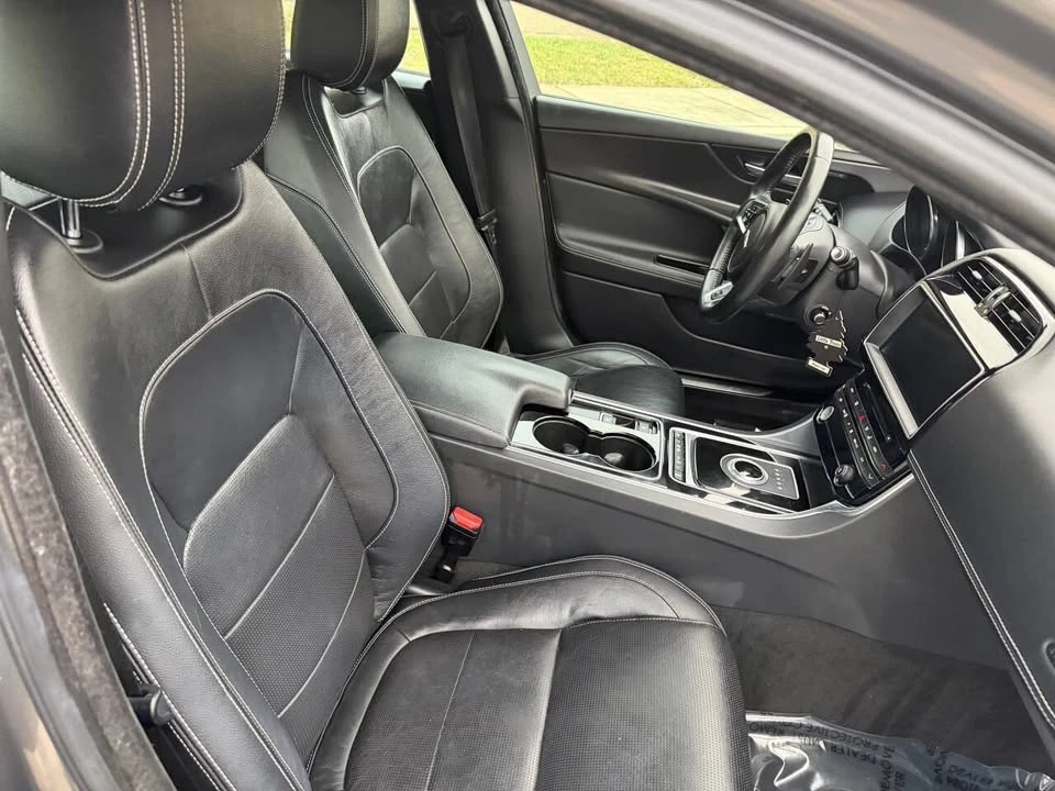 2017 Jaguar XE - Image 11 of 19
