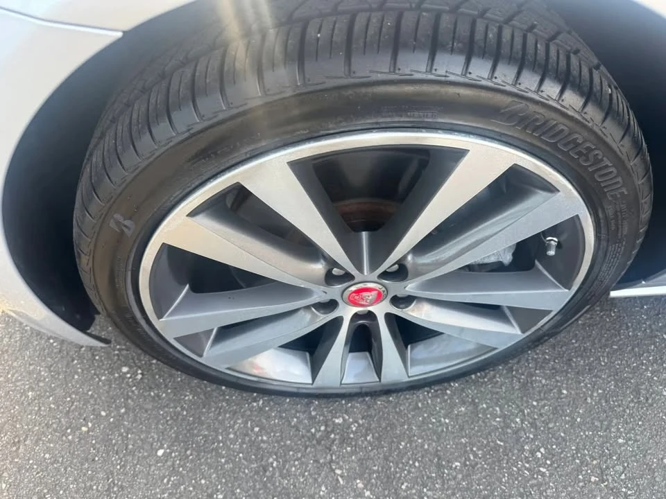 2017 Jaguar XE - Image 10 of 20