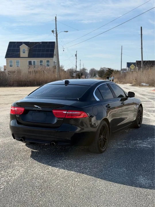 2017 Jaguar XE - Image 5 of 11