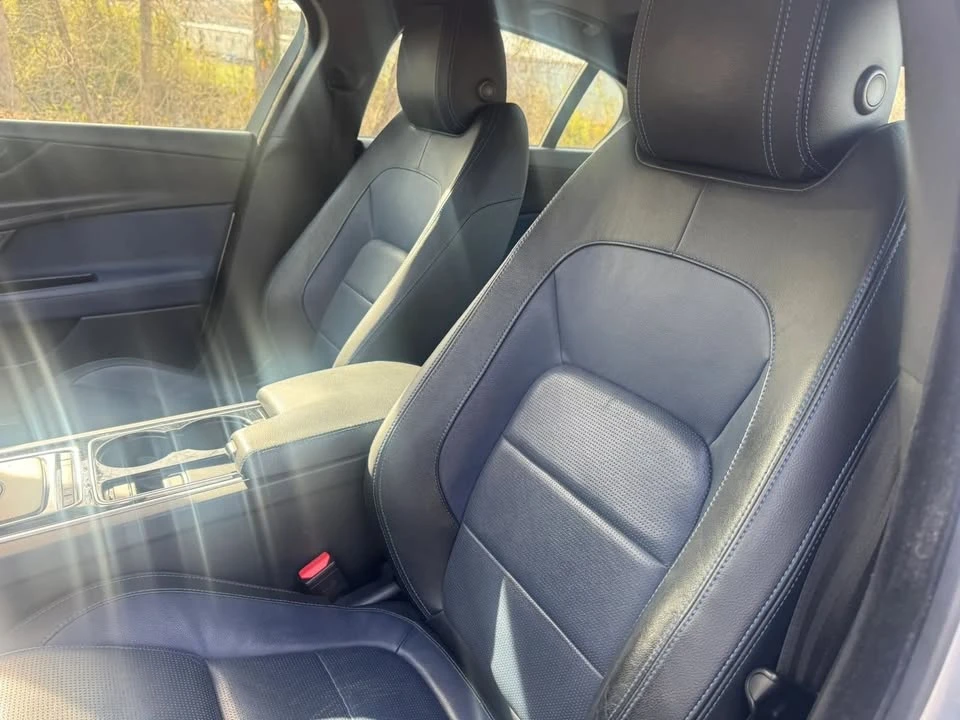 2017 Jaguar XE - Image 16 of 20