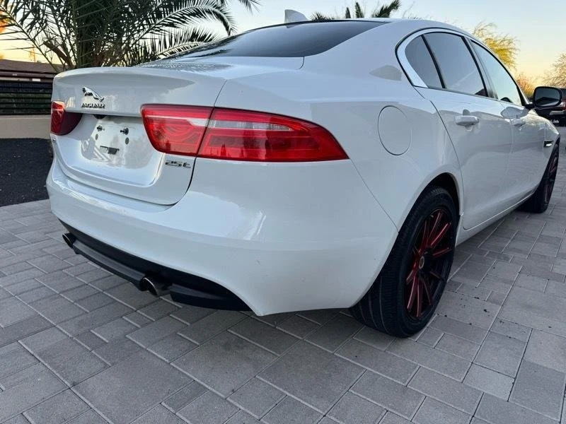 2017 Jaguar XE - Image 4 of 20