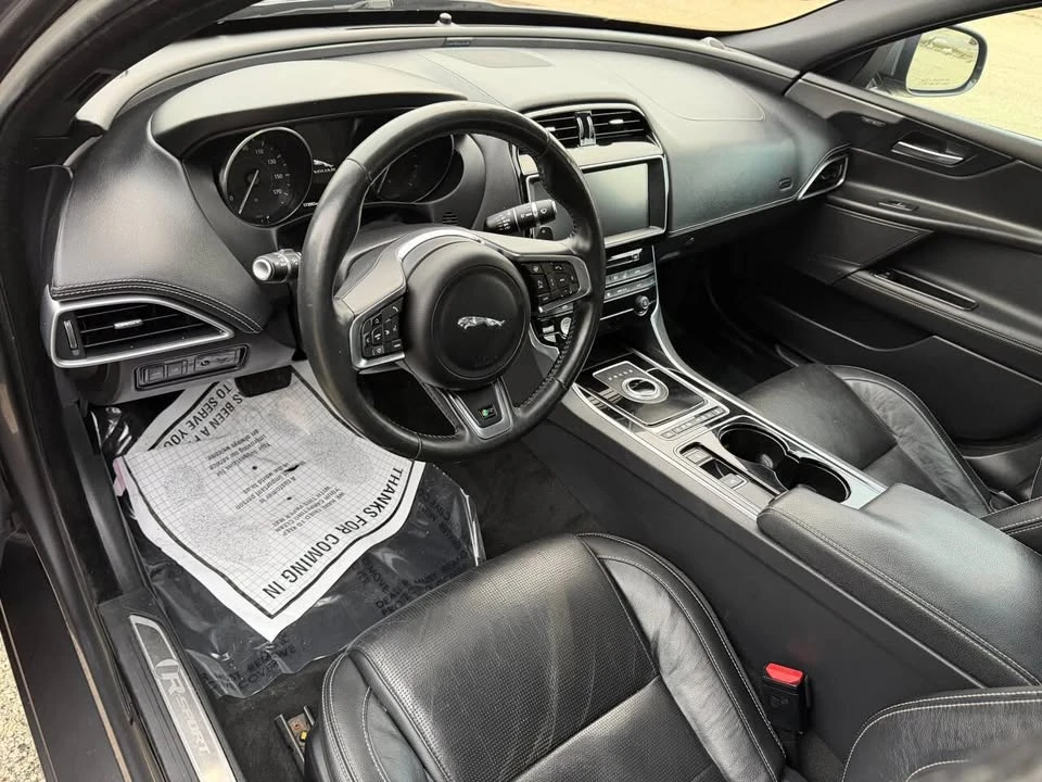 2017 Jaguar XE - Image 9 of 19