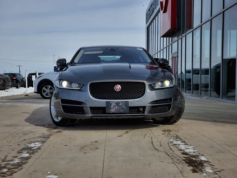 2017 Jaguar XE - Image 2 of 8