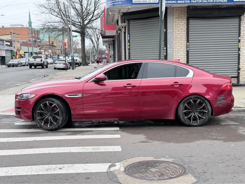2017 Jaguar XE - Image 2 of 12