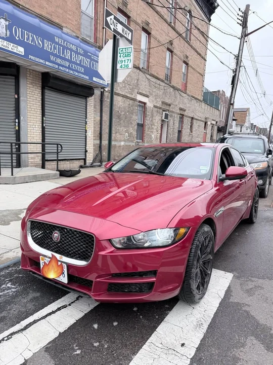 2017 Jaguar XE - Image 5 of 12
