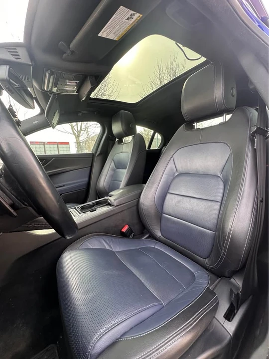 2017 Jaguar XE - Image 16 of 18