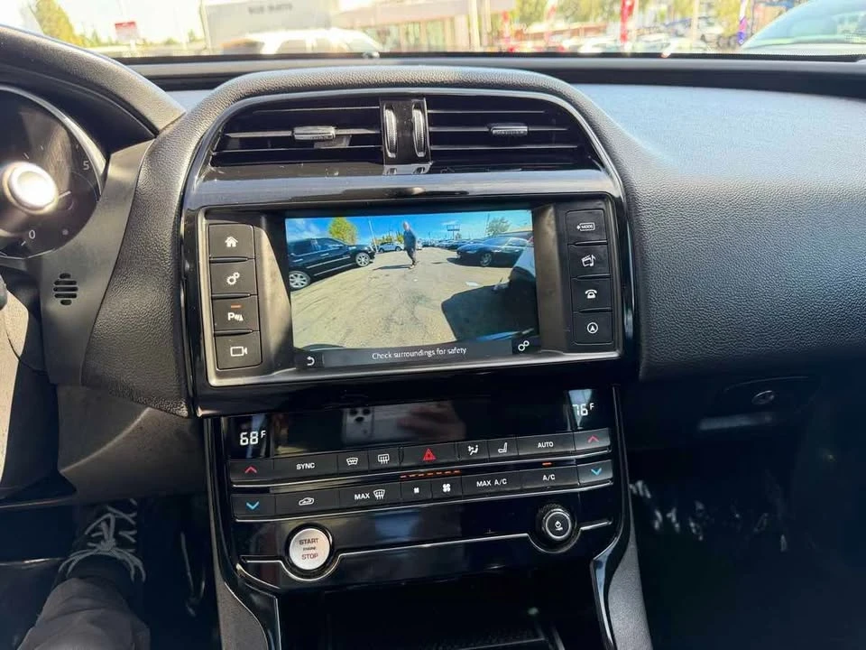 2017 Jaguar XE - Image 13 of 20