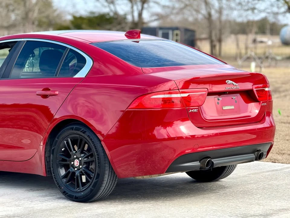 2017 Jaguar XE - Image 10 of 20