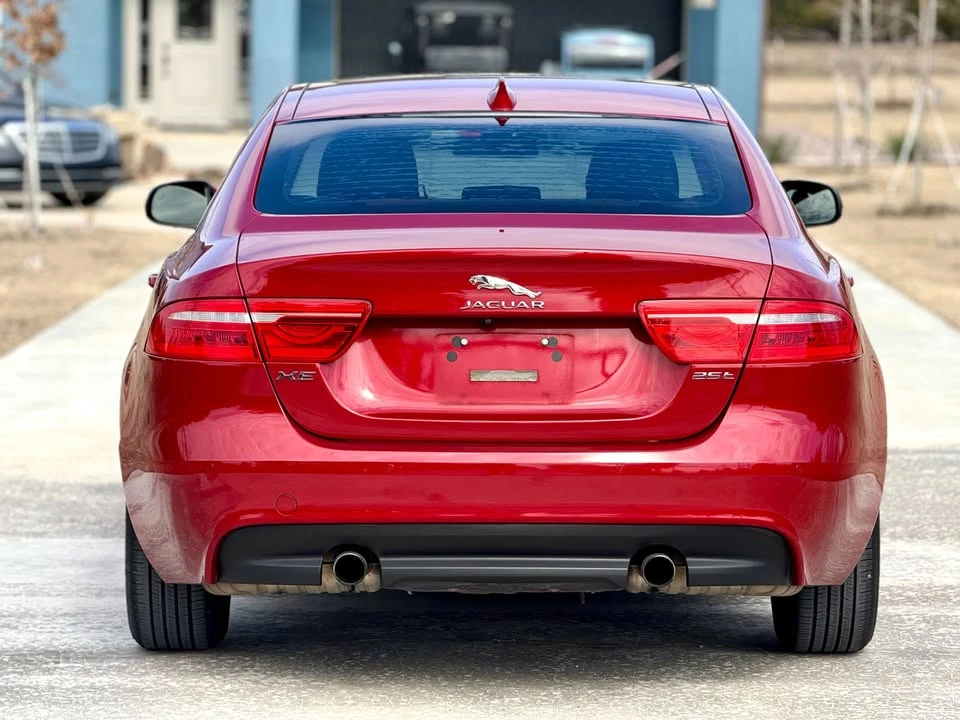 2017 Jaguar XE - Image 9 of 20