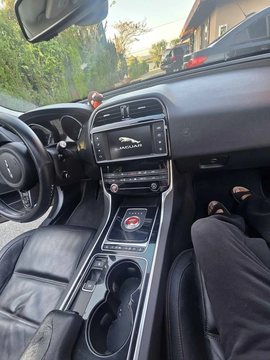 2017 Jaguar XE - Image 11 of 12