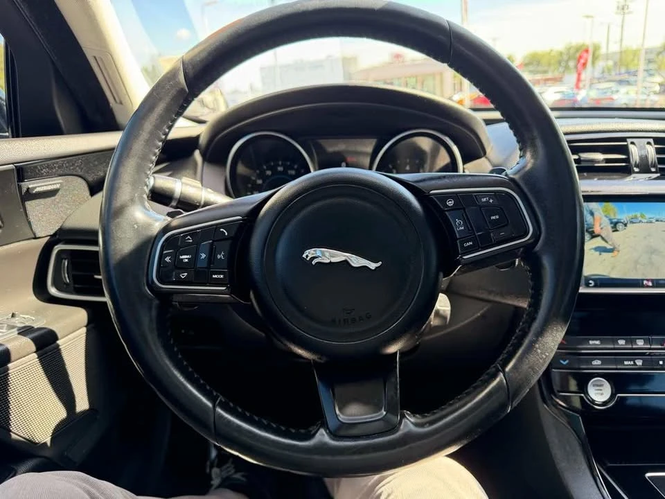 2017 Jaguar XE - Image 11 of 20