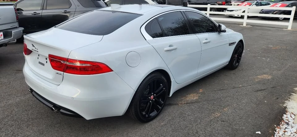 2017 Jaguar XE - Image 7 of 20