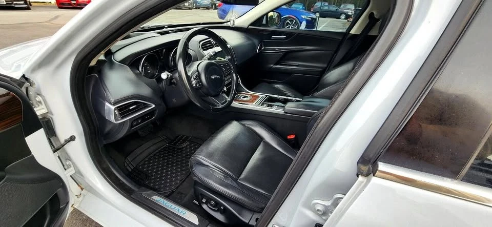 2017 Jaguar XE - Image 16 of 20