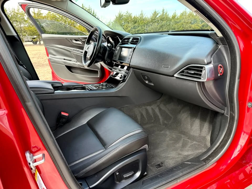 2017 Jaguar XE - Image 18 of 20
