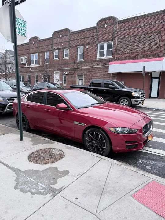 2017 Jaguar XE - Image 6 of 12