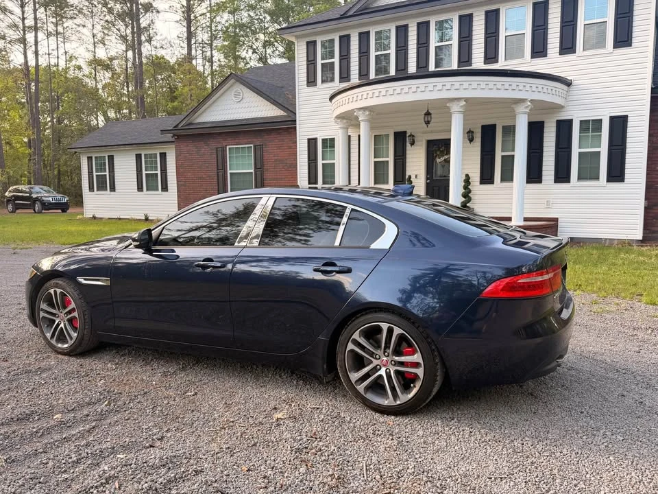2017 Jaguar XE - Image 5 of 12