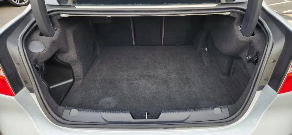 2017 Jaguar XE - Image 11 of 20