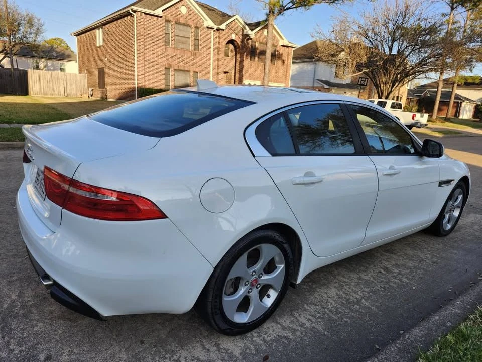 2017 Jaguar XE - Image 12 of 20