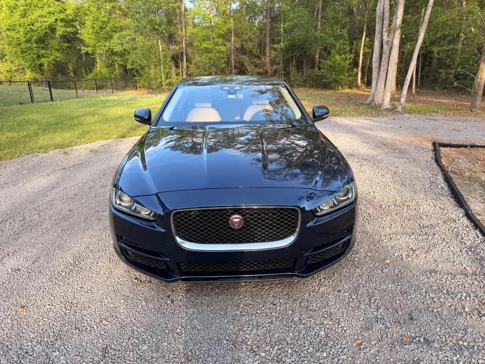 2017 Jaguar XE - Image 3 of 12