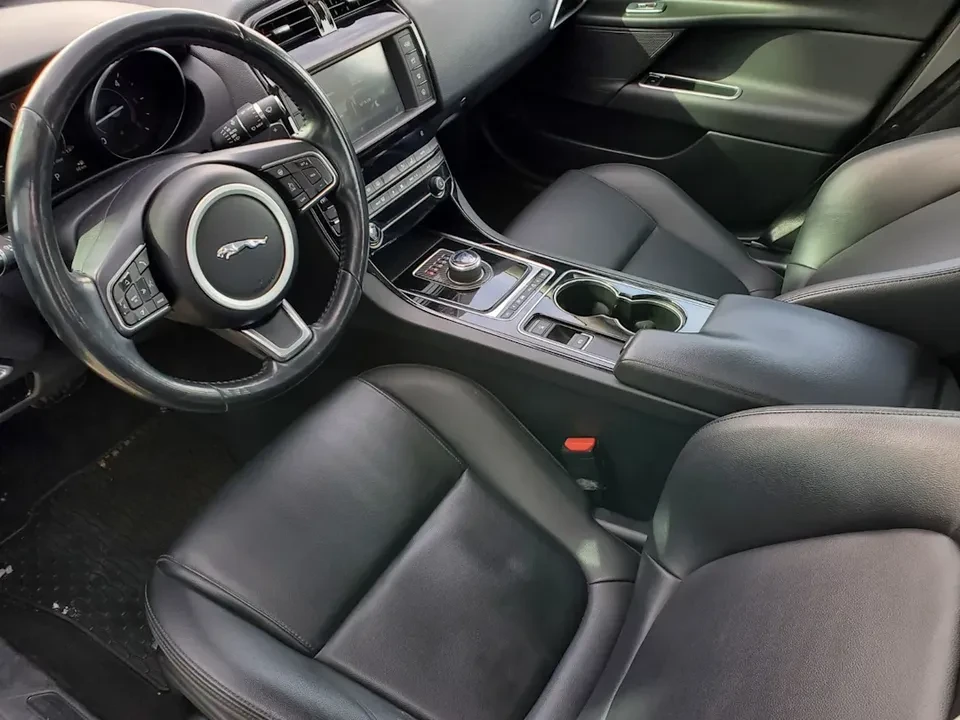 2017 Jaguar XE - Image 7 of 8