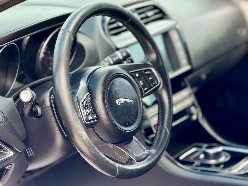 2017 Jaguar XE - Image 14 of 20