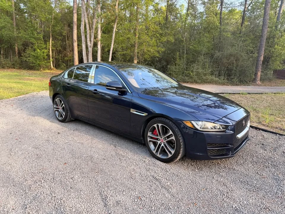 2017 Jaguar XE - Image 6 of 12
