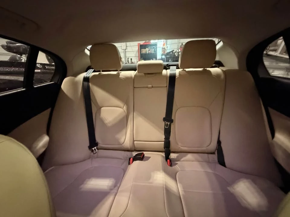 2017 Jaguar XE - Image 11 of 12
