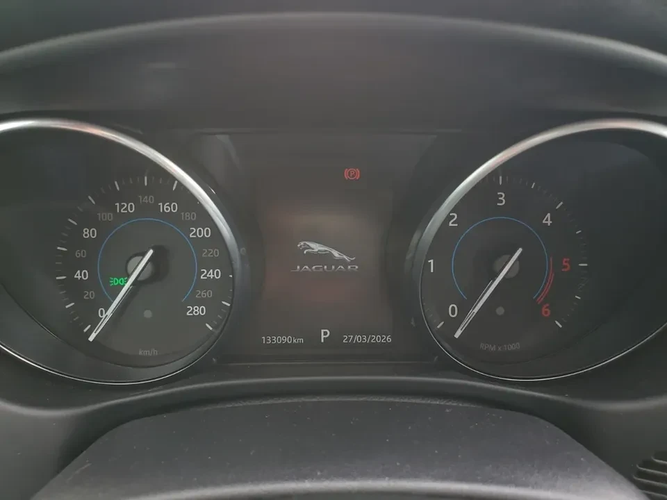 2017 Jaguar XE - Image 6 of 8