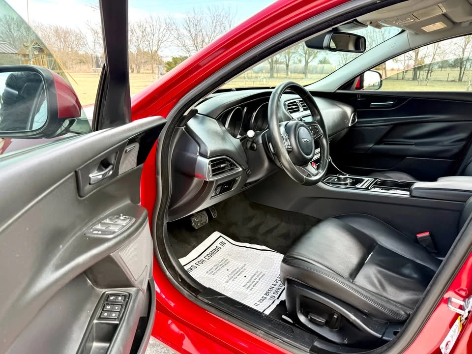 2017 Jaguar XE - Image 15 of 20