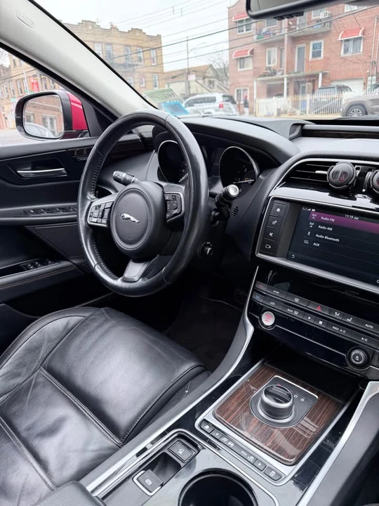 2017 Jaguar XE - Image 11 of 12
