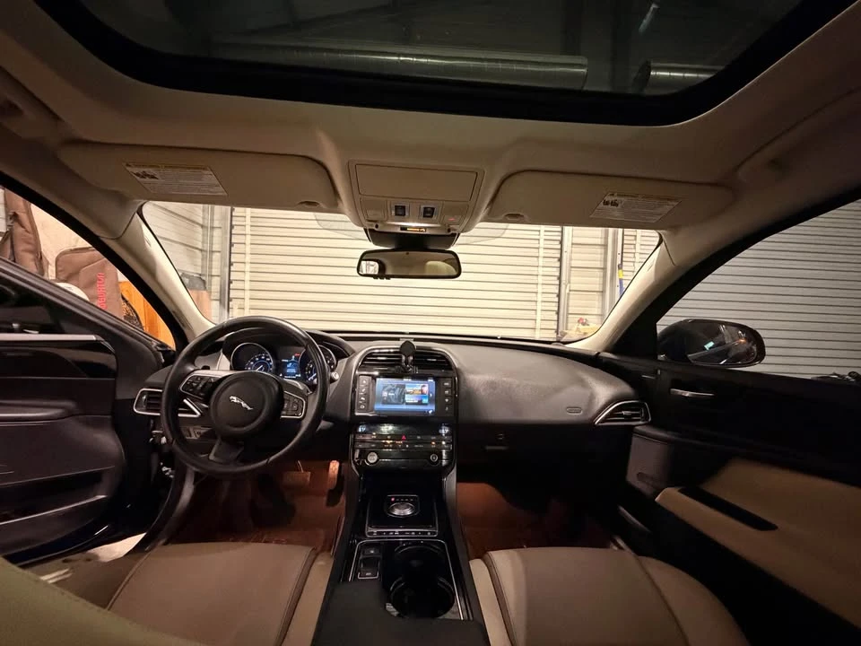 2017 Jaguar XE - Image 7 of 12