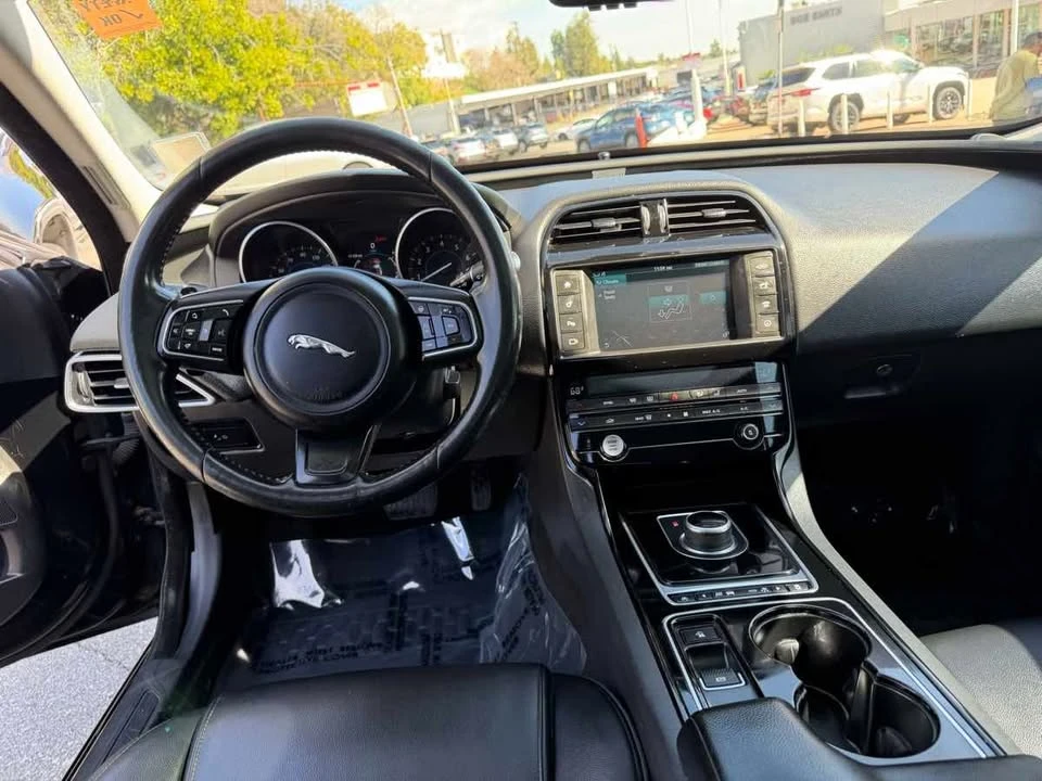 2017 Jaguar XE - Image 9 of 20
