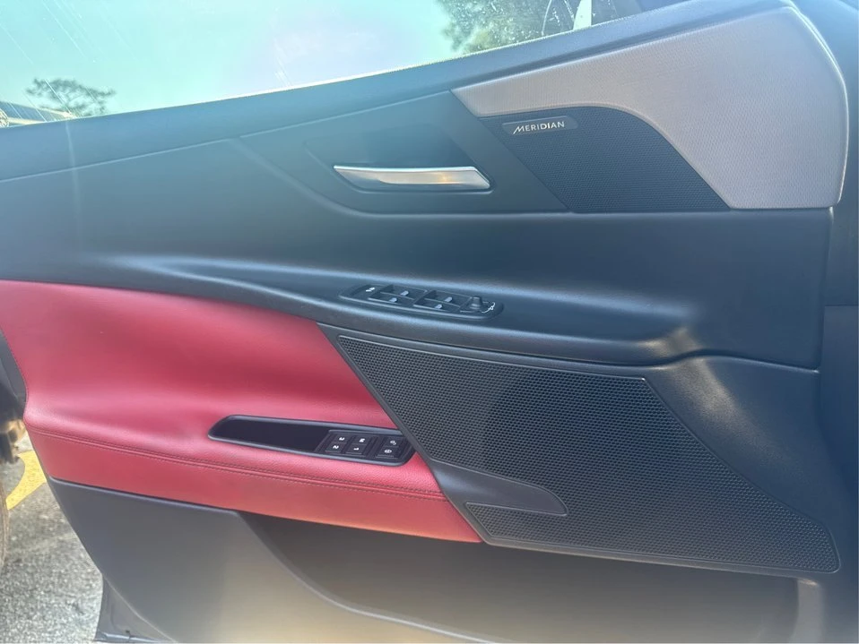 2017 Jaguar XE - Image 19 of 21
