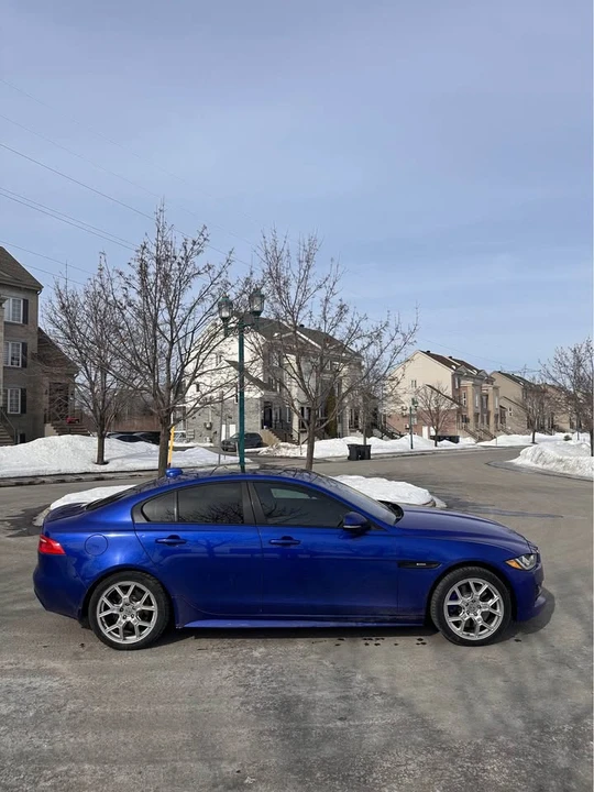 2017 Jaguar XE - Image 3 of 18