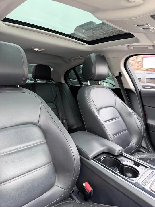 2017 Jaguar XE - Image 12 of 12