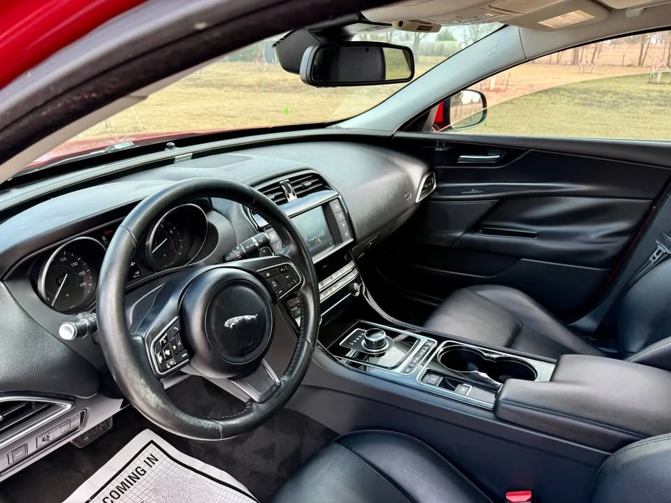 2017 Jaguar XE - Image 16 of 20