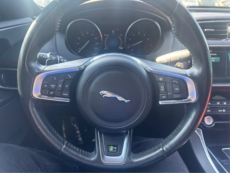 2017 Jaguar XE - Image 18 of 21