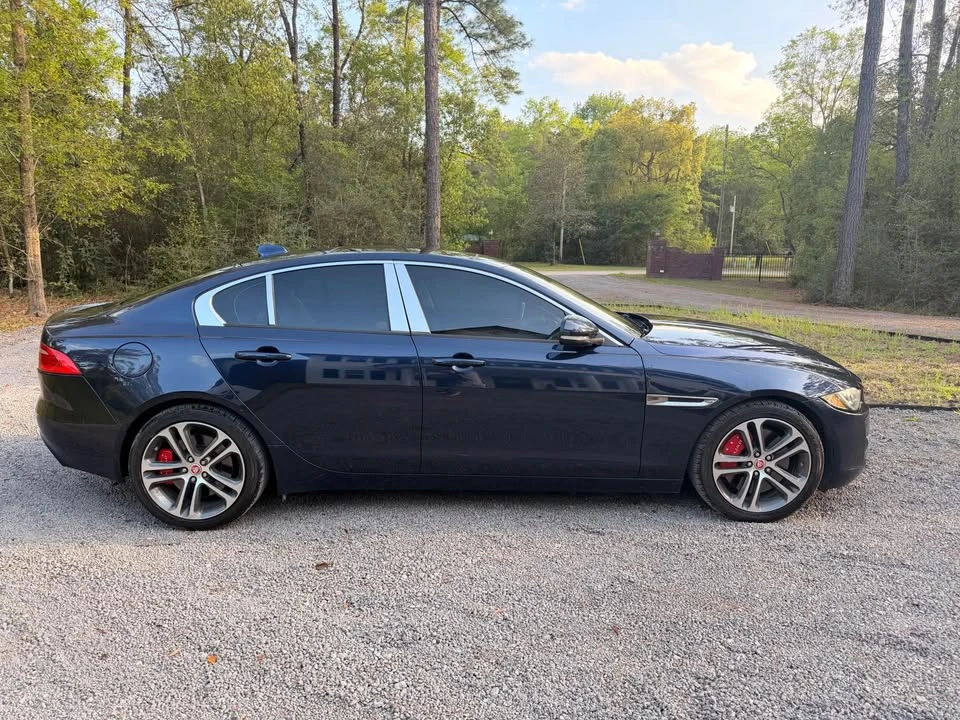 2017 Jaguar XE - Image 4 of 12