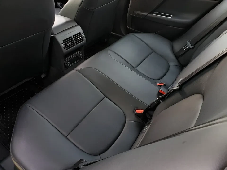 2017 Jaguar XE - Image 8 of 8