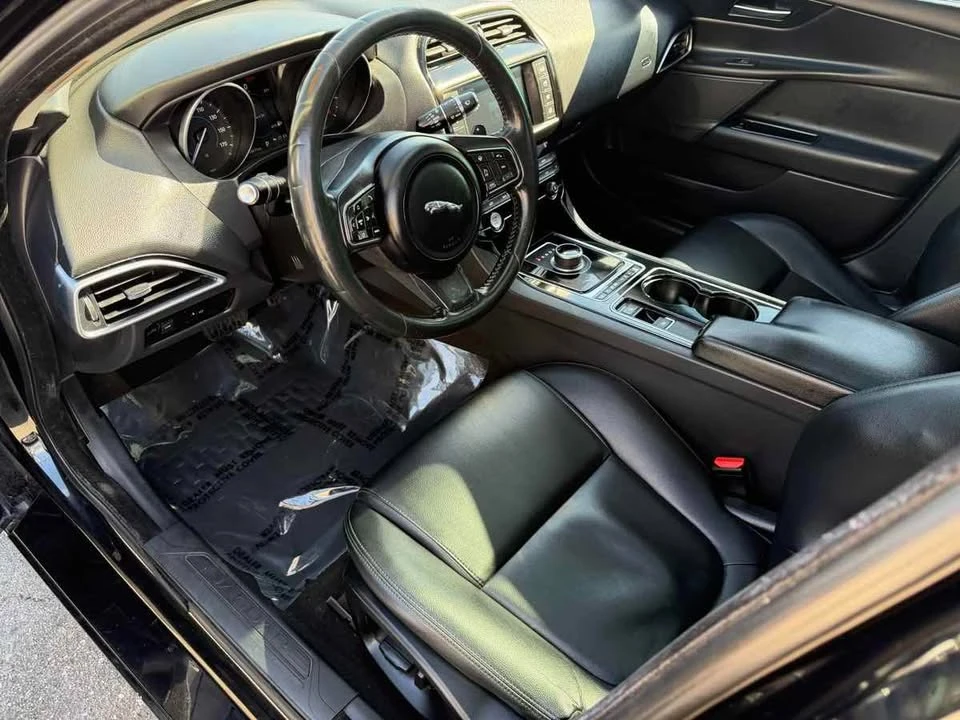 2017 Jaguar XE - Image 8 of 20