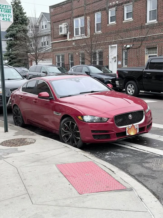 2017 Jaguar XE - Image 4 of 12