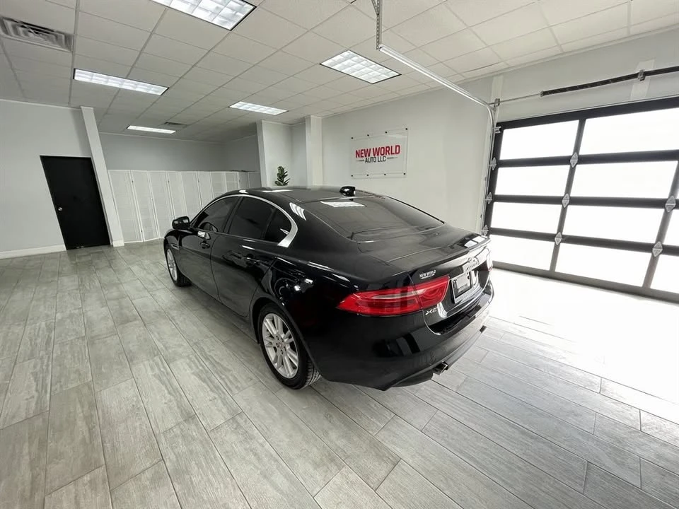 2017 Jaguar XE - Image 3 of 20