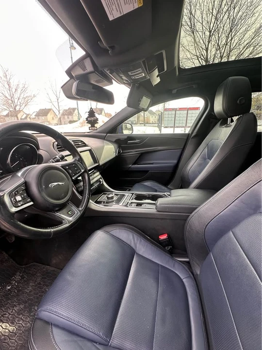 2017 Jaguar XE - Image 12 of 18