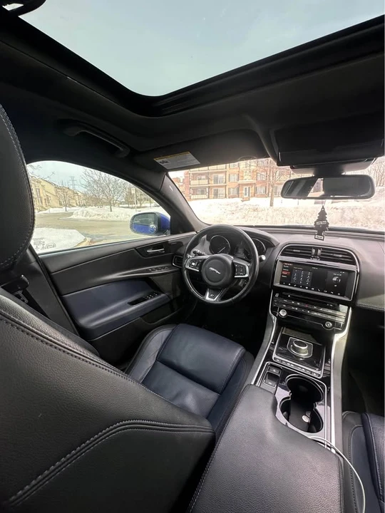 2017 Jaguar XE - Image 10 of 18
