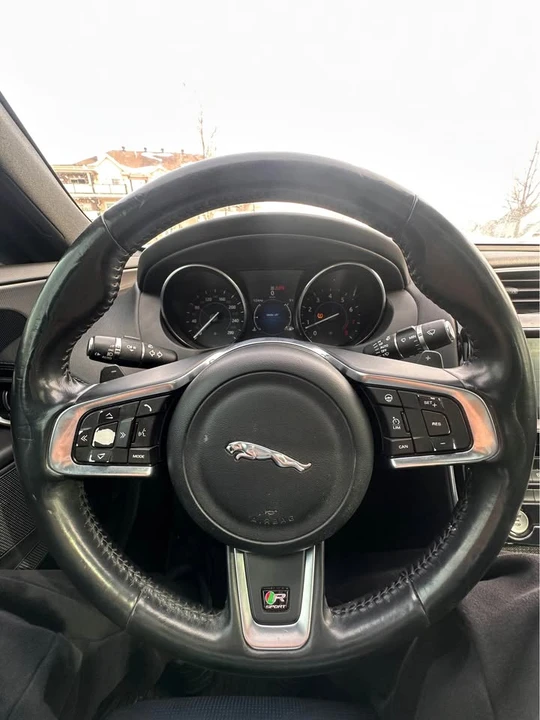 2017 Jaguar XE - Image 13 of 18