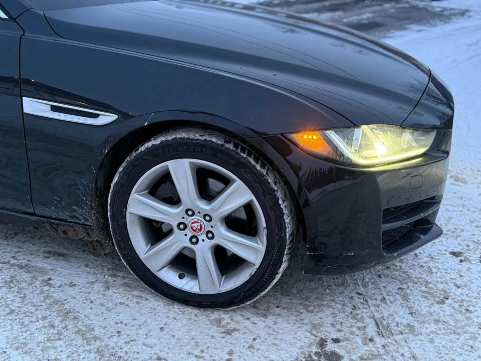 2017 Jaguar XE - Image 8 of 20
