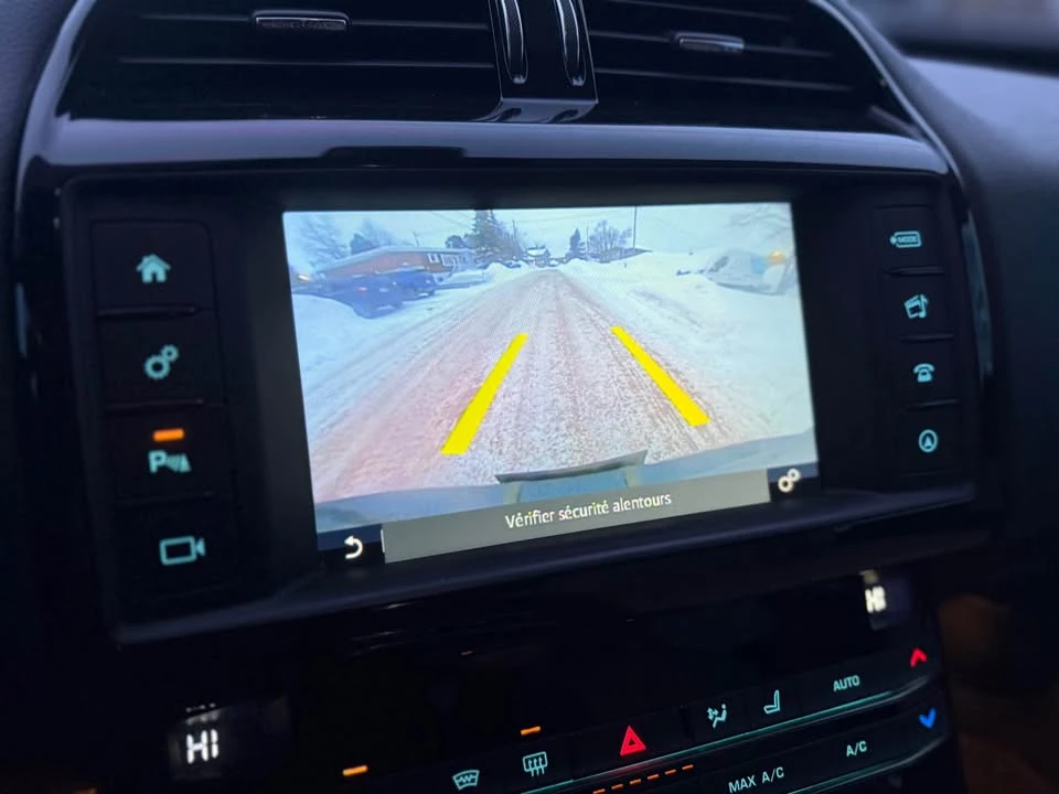 2017 Jaguar XE - Image 18 of 20