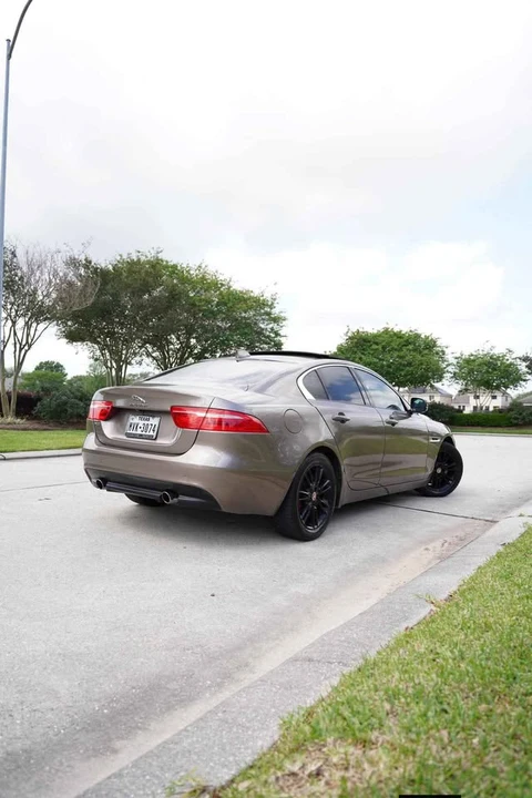 2017 Jaguar XE - Image 2 of 10